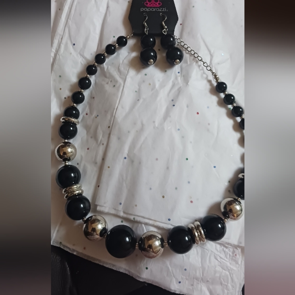 Paparazzi Classic Beaded Necklace and Dangling Earrings New With Tag